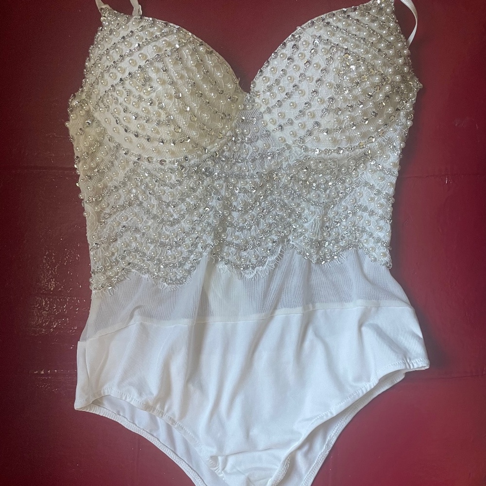 Windsor Pearl and Sequined White Lingerie Size Large NWT
